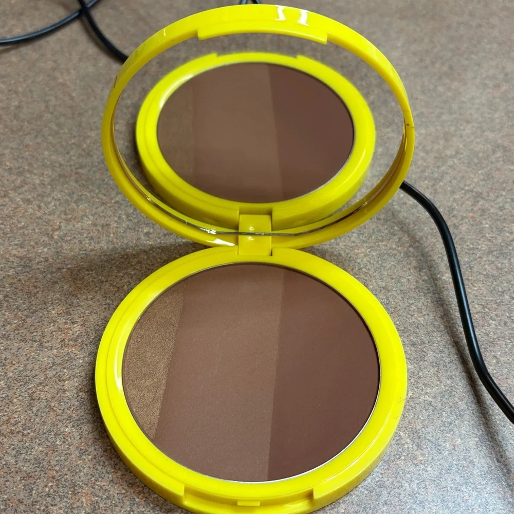 Trixie Cosmetics Flower Power Bronzer - Groovy Gardenia